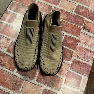 NEW Men’s leisure comfortable fashion sneakers sz 11